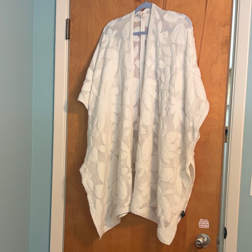 Anthropologie White Floral Women's Kimono Robe - Picture 3 of 5